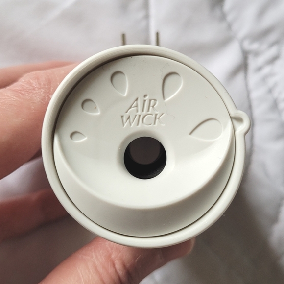 $0* ๐ฅ Airwick Plug-in Warmer For Scented Oil - Picture 5 of 8